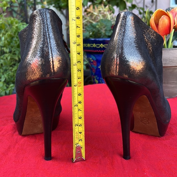 GORGEOUS New Donald J Pliner Metallic Bronze Stiletto Leather Booties 😍 - Picture 3 of 17